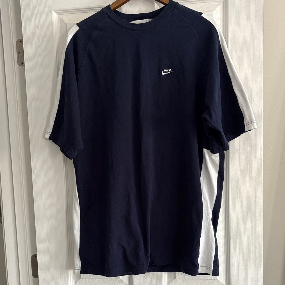 Nike Men's Navy and White Short Sleeve Tee
